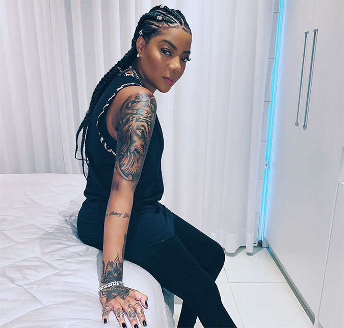Se recuperando de lesão, Ludmilla tranquiliza fãs, mas ainda não tem previsão de volta aos palcos