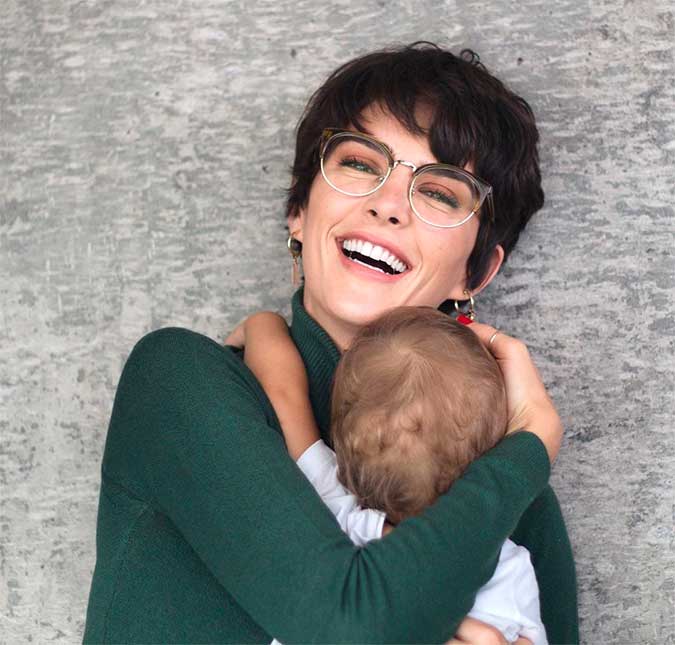 Monica Benini mostra seu filho com Junior, Otto, tocando bateria: <I>Toca mais que eu</i>