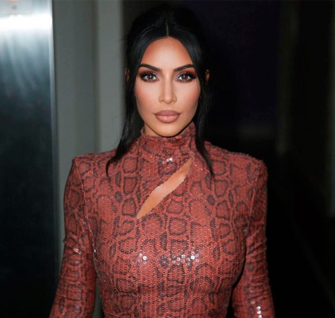 Kim Kardashian é acusada de colocar quarto filho em risco após postar foto do bebê nas redes sociais, entenda!