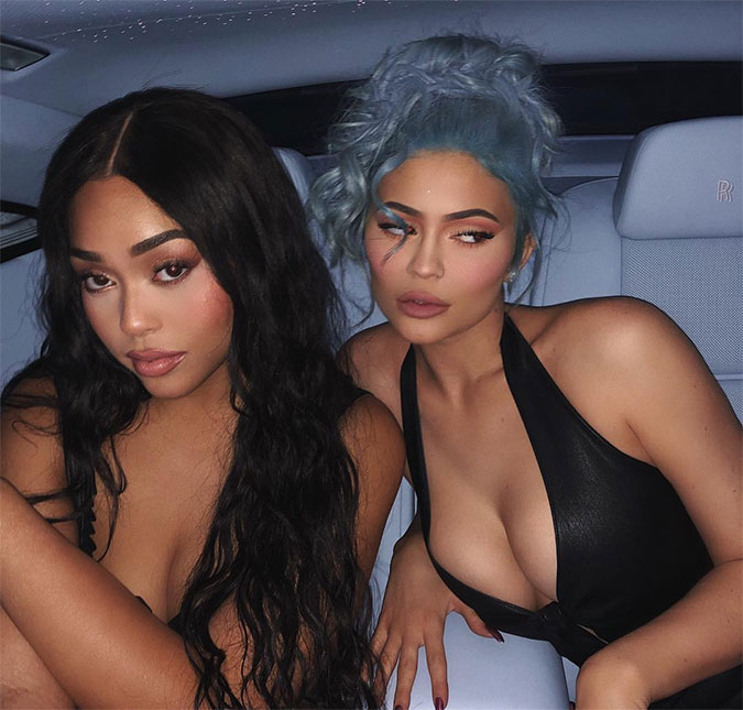 Kylie Jenner quebra silêncio sobre traição de <i>BFF</i> e Tristan Thompson e fonte revela para Khloé Kardashian: <i>- As pernas dela estavam no meio dele</i>