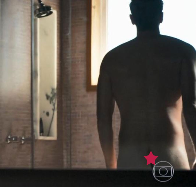 Reynaldo Gianecchini mostra o bumbum em <i>A Dona do Pedaço</i> e <i>web</i> pira!