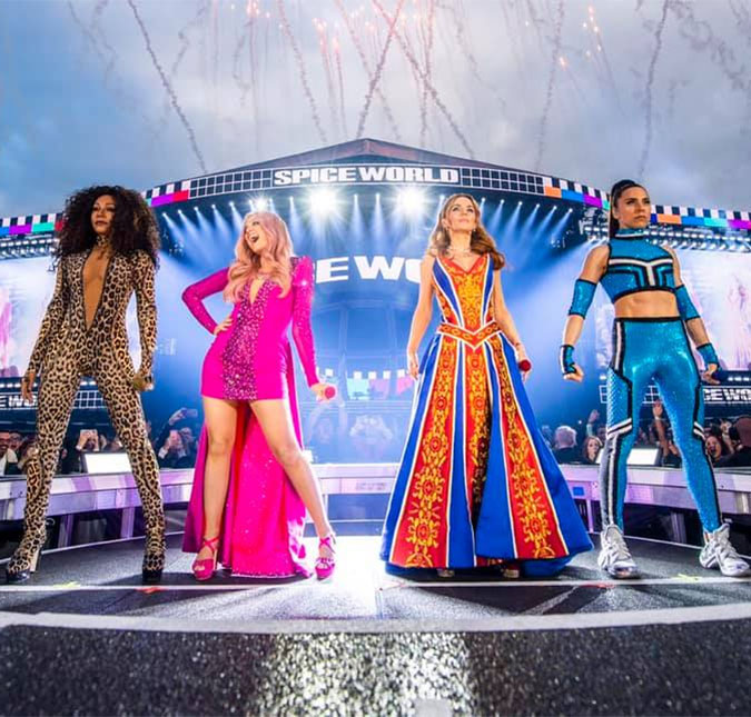 Spice Girls lotam primeiro <i>show</i> da nova turnê e fãs vão à loucura!