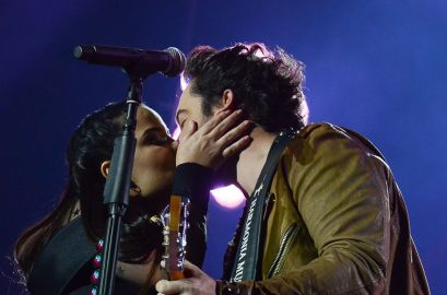 Maiara e Fernando beijam muito em palco de <i>show</i>, veja as fotos!