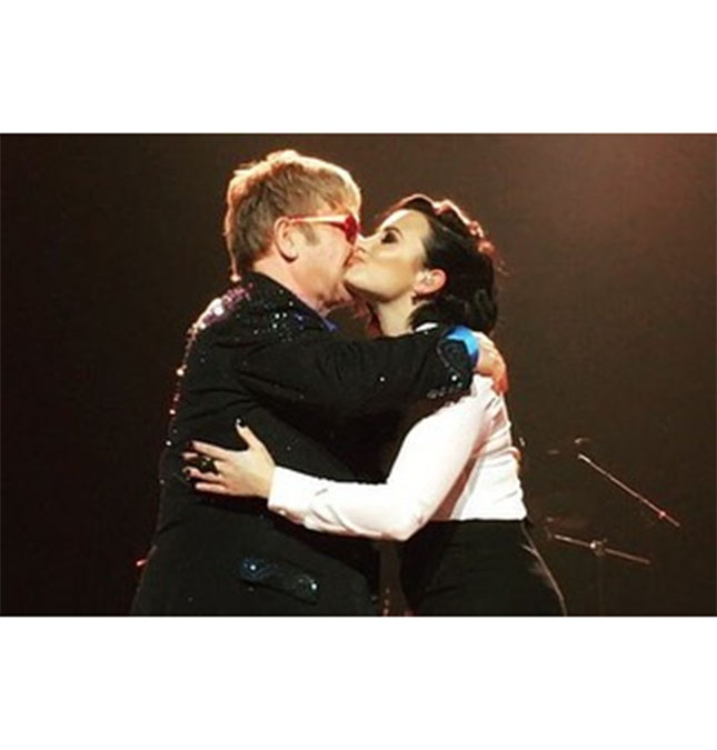 Demi Lovato assiste cinebiografia de Elton John e faz homenagem ao músico: <i>Você é um ícone</i>
