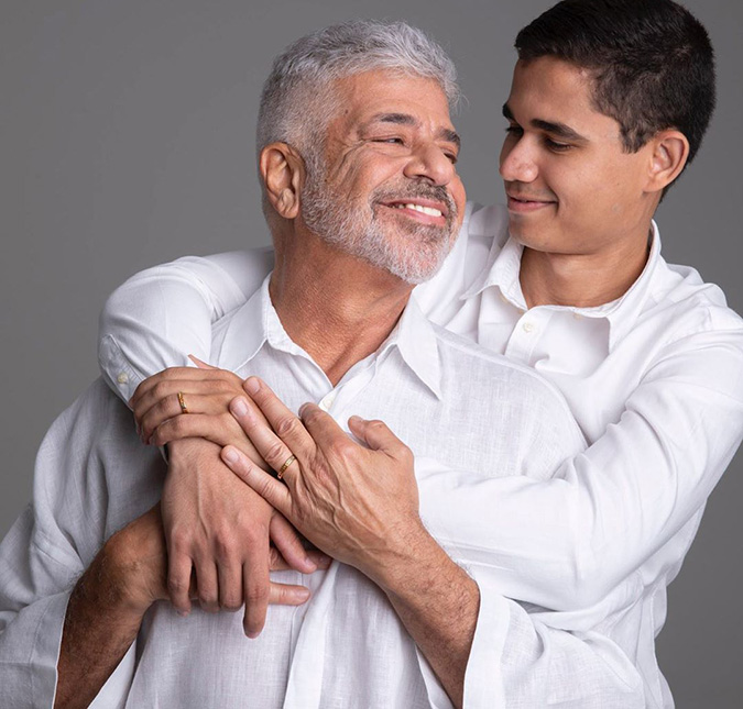 Lulu Santos lança novo disco em homenagem a seu companheiro, Clebson Teixeira, e se derrete: - <i>A gente fica um pouco bobo, um pouco ridículo</i>