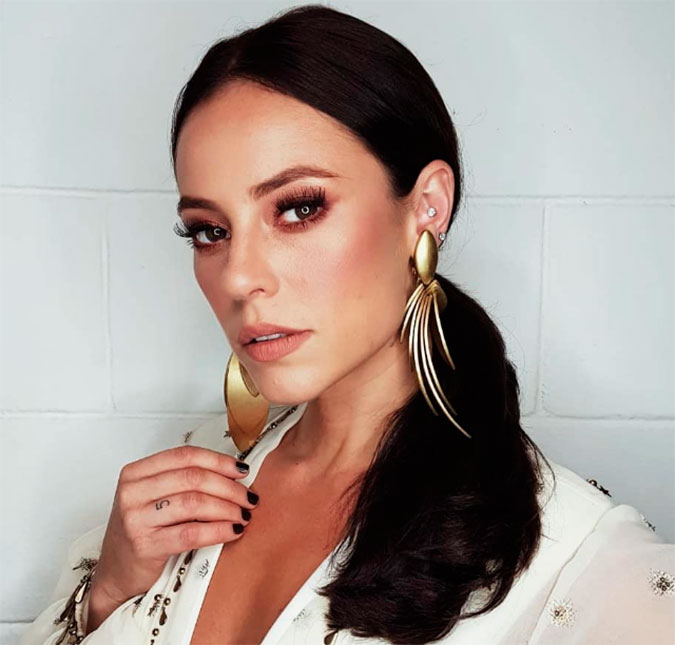 Paolla Oliveira diz que está <i>linda e solteira</i>, mas alfineta: <i>Me cobram muito de estar namorando</i>