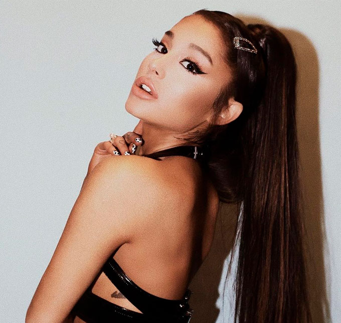Após adiar dois <i>shows</i> de sua turnê, Ariana Grande pede desculpa aos fãs: <i>Estou mais que devastada</i>