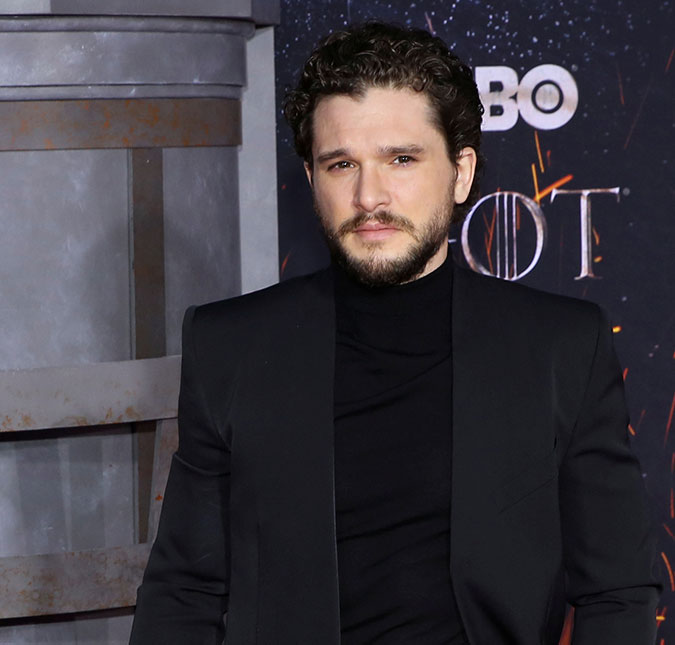 Kit Harington, de <i>Game of Thrones</i>, se interna em clínica de reabilitação, diz <i>site</i>