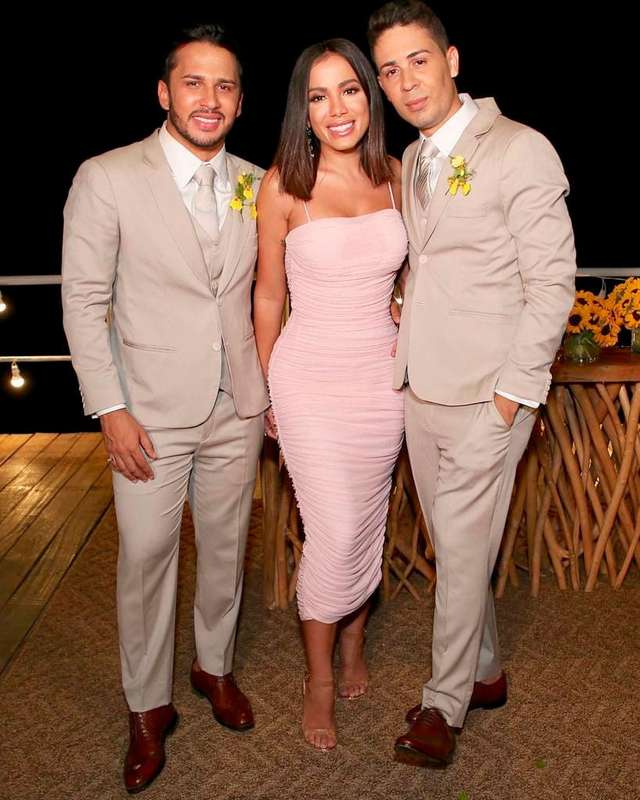 vestido rosa anitta