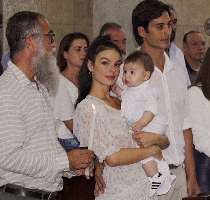 Isis Valverde compartilha cliques do batizado de Rael, confira!