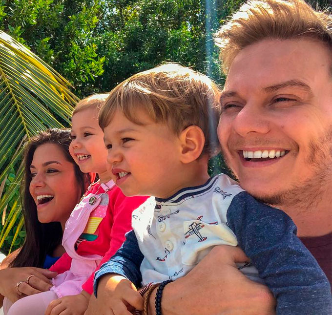 Michel Teló leva filhos para ver <i>Disney On Ice</i> e Melinda encanta com reação ao ver a princesa Moana, veja!