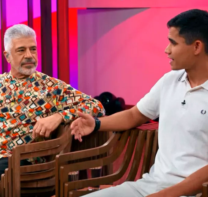Lulu Santos vive casamento à distância com Clebson Teixeira e revela preconceito sofrido pelo rapaz: <i>- Ele é um menino do interior</i>