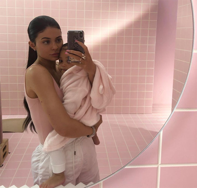 Filha de Kylie Jenner passa o dia no hospital após uma reação alérgica