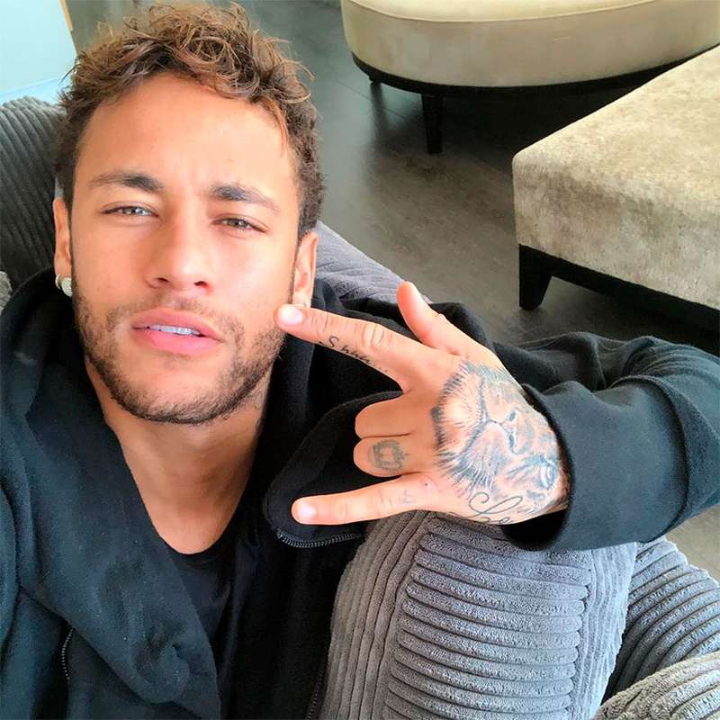 Resultado de imagem para Mulher que acusa Neymar quebra silêncio: 'Fui vÃtima de agressão e estupro'