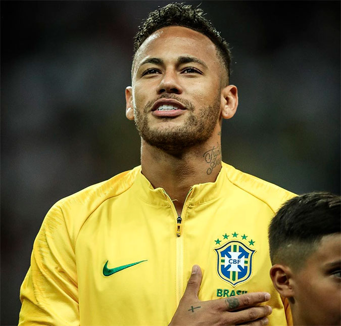Ex-marido de mulher que acusa Neymar fala a jornal: <I>Expuseram meu filho. Neymar fez isso</i>