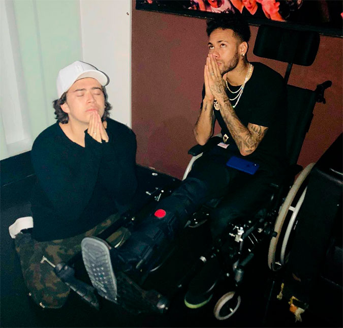 Whindersson Nunes brinca com polêmica de Neymar e amigo do jogador dispara: <I>Babaca</I>