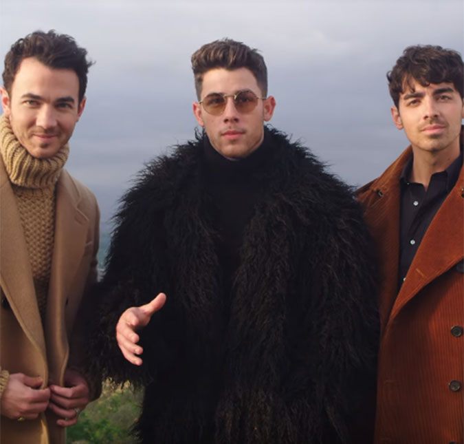Os <i>Jonas Brothers</i> realmente sentem muito a falta de <i>Game of Thrones</i>, assista ao vídeo e entenda!