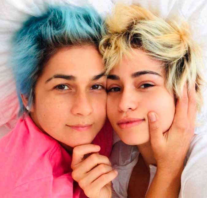 Nanda Costa exibe certidão de casamento com Lan Lanh: <i>Casadas!</i>
