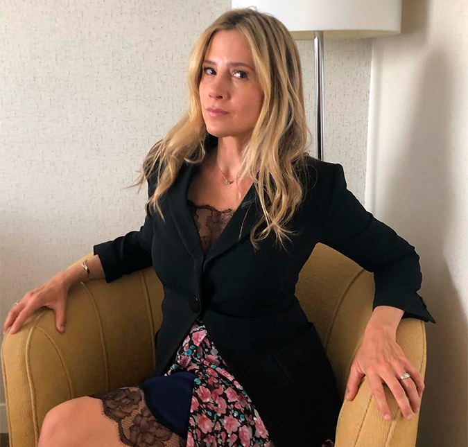 Mira Sorvino fala sobre movimento <i>Me too</i>: <i> - Tem sido muito traumatizante na minha vida pessoal</i>
