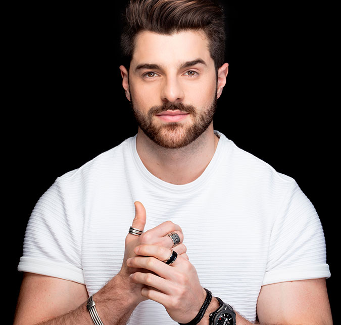 Alok fala sobre críticas que recebeu depois de fazer harmonização facial: <I>Temos que estar acostumados</i>