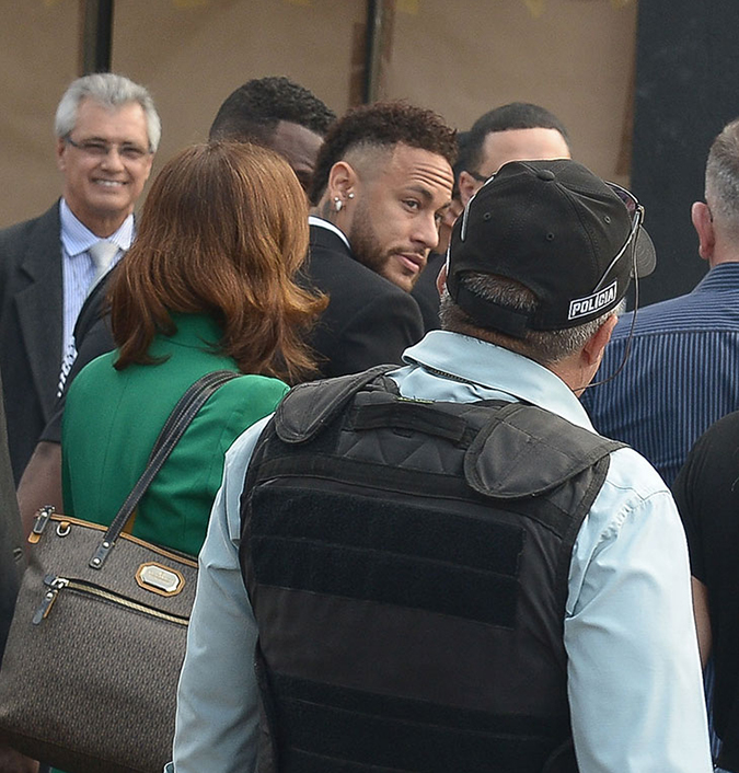 Em depoimento, Neymar nega estupro e diz que usou camisinha: <i>A verdade aparece cedo ou tarde</i>