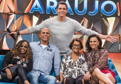 Viviane Araújo conta a sua trajetória na TV durante o <i>Tamanho Família</i>: <i>- Vim para a televisão por conta do Carnaval</i>