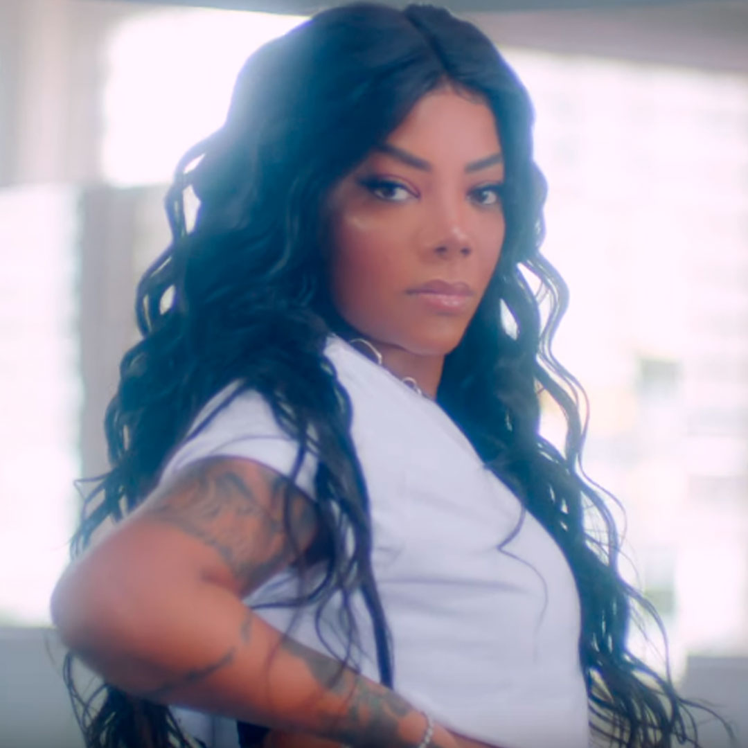 Ludmilla exalta empoderamento feminino e fala sobre gravidez precoce em novo clipe, assista!