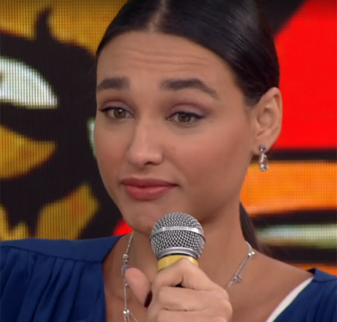 Débora Nascimento chora ao relembrar assédio que sofreu no avião: <i>- Eu me tremia</i>