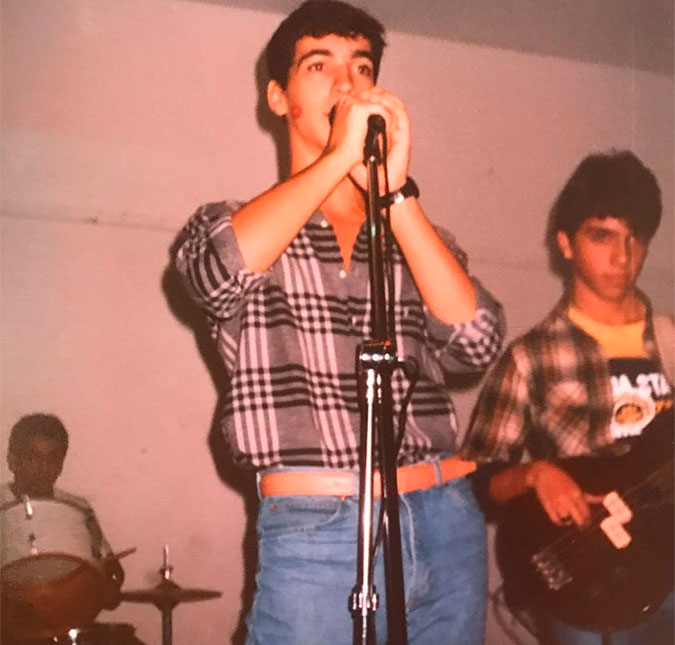 César Tralli relembra época em que era vocalista em banda de <I>rock</I>: <I>- A gente ensaiava na garagem</I>