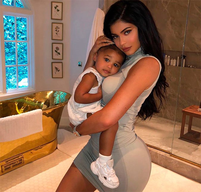 Após vídeo misterioso, fonte próxima esclarece que Kylie Jenner não está grávida