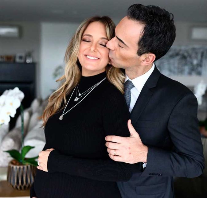 Ticiane Pinheiro e César Tralli também fazem parte dessa lista. Eles começaram a namorar em 2014, mas, em 2016, se separaram, segundo Tici, porque eles estavam buscando coisas diferentes. Mas parece que os pensamentos se alinharam, pois eles voltaram em maio de 2017, após oito meses separados. Eles se casaram em dezembro do mesmo ano e tiveram uma filha, chamada Manuella. Ticiane Pinheiro e César Tralli também fazem parte dessa lista. Eles começaram a namorar em 2014, mas, em 2016, se separaram, segundo Tici, porque eles estavam buscando coisas diferentes. Mas parece que os pensamentos se alinharam, pois eles voltaram em maio de 2017, após oito meses separados. Eles se casaram em dezembro do mesmo ano e tiveram uma filha, chamada Manuella.