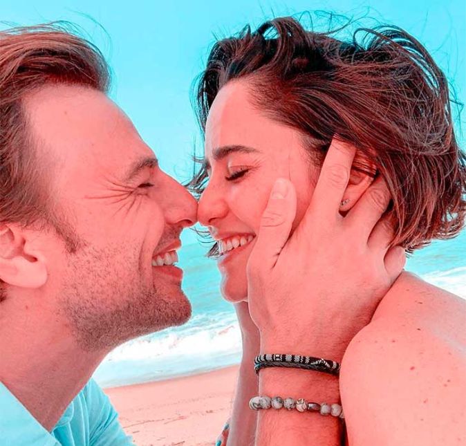 Fernanda Vasconcellos e Cássio Reis começaram a namorar em 2013. Em 2015, as assessorias de imprensa deram a notícia que o casal já não mais existia. Mas, pouquíssimo tempo depois, eles foram clicados aos beijos no Rio de Janeiro - e seguem firmes e fortes desde então! Fernanda Vasconcellos e Cássio Reis começaram a namorar em 2013. Em 2015, as assessorias de imprensa deram a notícia que o casal já não mais existia. Mas, pouquíssimo tempo depois, eles foram clicados aos beijos no Rio de Janeiro - e seguem firmes e fortes desde então!