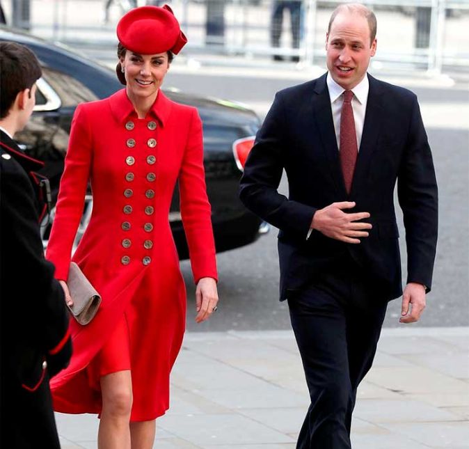 Kate Middleton e Príncipe William começaram a sair juntos em 2004, após se conhecerem na faculdade anos antes, mas deram uma pausa no relacionamento em 2007. Segundo um livro sobre o casal, William teria colocado um ponto final no relacionamento por conta da pressão do público em cima dos dois. Mas o amor venceu, e três meses depois, eles voltaram, oficializando a união em 2011. Atualmente, eles são pais de três filhos. Kate Middleton e Príncipe William começaram a sair juntos em 2004, após se conhecerem na faculdade anos antes, mas deram uma pausa no relacionamento em 2007. Segundo um livro sobre o casal, William teria colocado um ponto final no relacionamento por conta da pressão do público em cima dos dois. Mas o amor venceu, e três meses depois, eles voltaram, oficializando a união em 2011. Atualmente, eles são pais de três filhos.