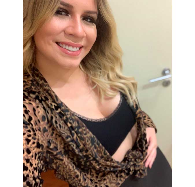Grávida, Marília Mendonça posta clique acariciando a barriguinha: <i>Muito inchaço</i>