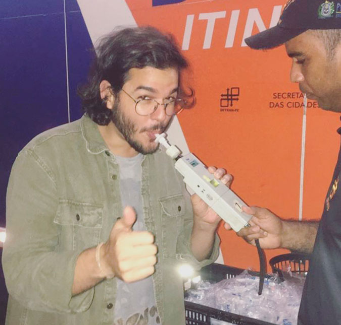 Túlio Gadêlha é parado em <I>blitz da Lei Seca</I> e faz teste do bafômetro