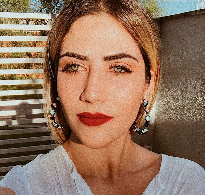 Jéssica Costa cita problema cardíaco e faz desabafo sobre cicatriz: <I>Sempre que eu leio algum comentário ruim me magoa MUITO</I>
