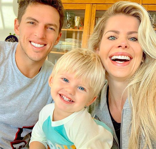 Karina Bacchi revela que terminou o primeiro casamento porque tinha vontade de ser mãe: - Abri mão pela maternidade - Estrelando