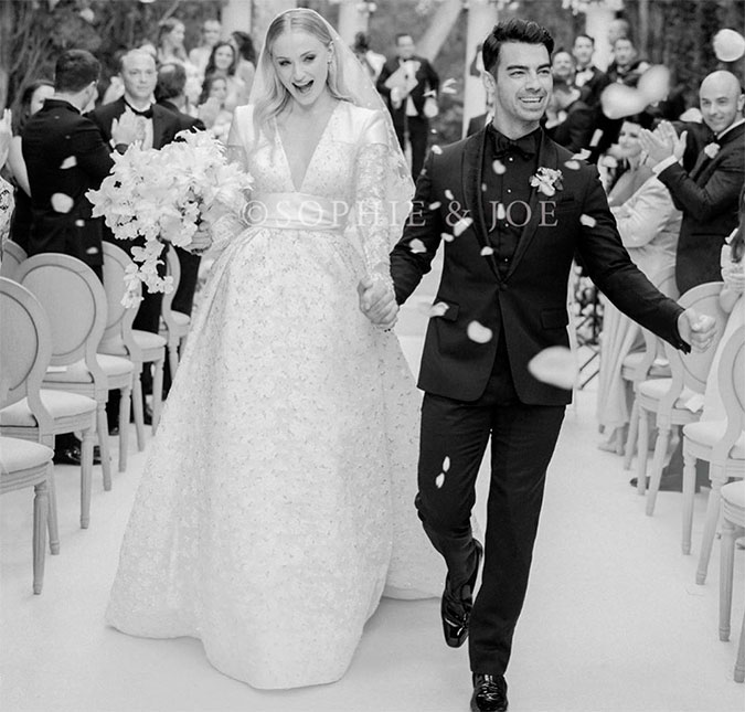 Vestido de casamento de Sophie Turner teria levado 350 horas para ser feito!