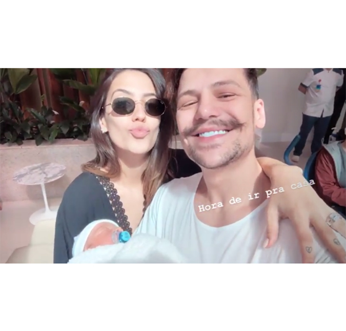 Gabi Brandt deixa maternidade com Saulo Poncio e posta vídeo do momento do parto: <i>O melhor momento das nossas vidas</i>
