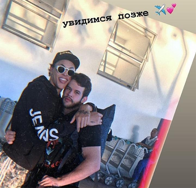 Pabllo Vittar posa agarradinha com <i>DJ</i> que está sendo apontado como seu novo <i>affair</i>