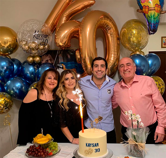 Após sete anos, Kaysar comemora aniversário ao lado da família: <I>Graças a Deus nós estamos juntos</I>