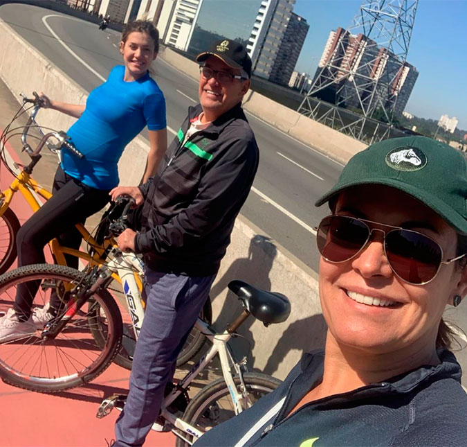 Após deixar emissora, Mauro Naves surge sorridente em foto em família: <i>Novos horizontes</i>