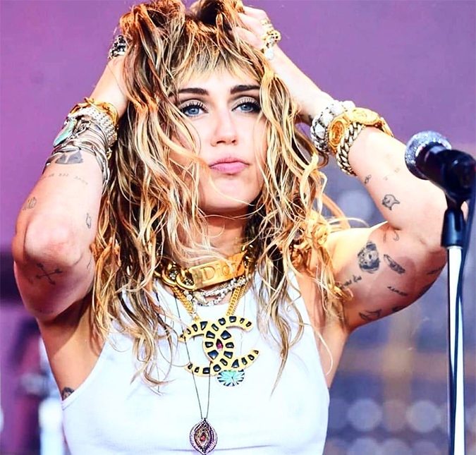 Miley Cyrus e sua família quase sofrem acidente de avião: <i>-Foi um pesadelo</i>