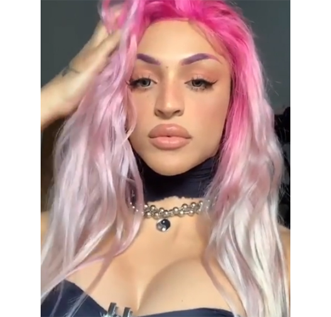 Pabllo Vittar se diverte ao dançar enquanto usa seios de silicone, confira vídeos!
