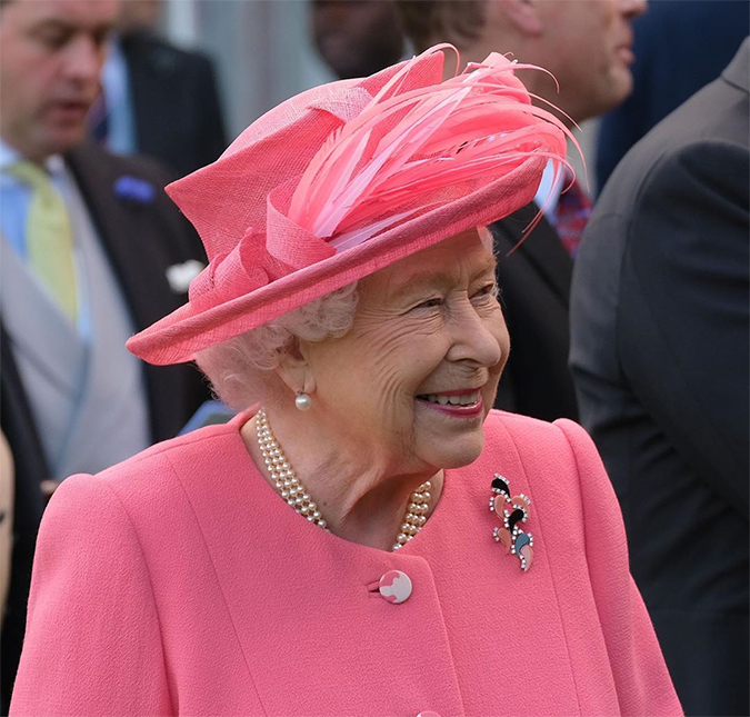 Homem invade Palácio de Buckingham enquanto a Rainha Elizabeth II estava lá, saiba os detalhes!