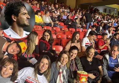 Filhas e esposa de Silvio Santos acompanham jogo de futebol e uma delas assume: <i>Virei São-Paulina</i>