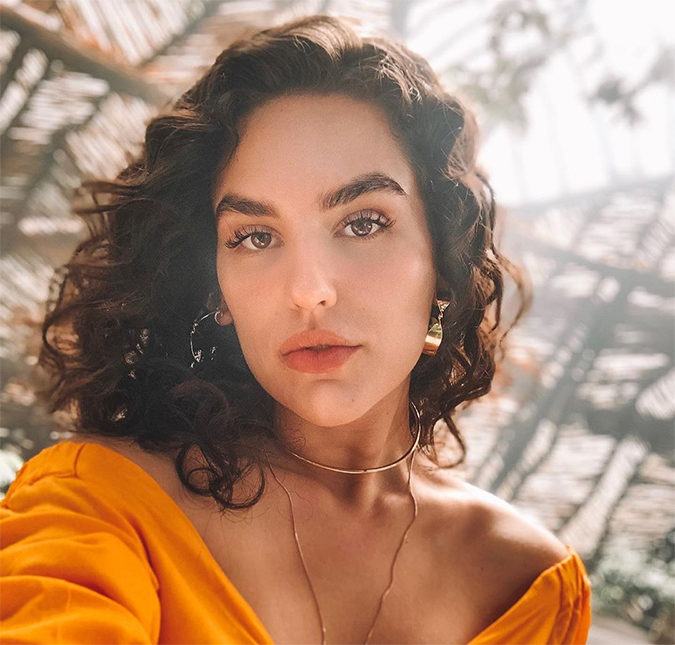 Após polêmica na <i>web</i>, Kéfera Buchmann afirma ter sido manipulada por estagiária que supostamente atacava seus fãs