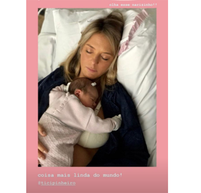 Ticiane Pinheiro dorme com a filha, Manuella, confira o clique!