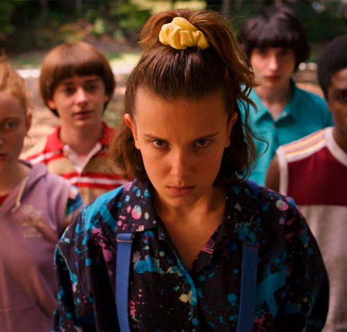 Quem acompanha Stranger Things sente que tem uma ligação especial com os personagens, e não é pra menos, né? A série, que foi lançada em 2016, nos fez acompanhar o crescimento dos atores mirins enquanto eles passam da infância para a adolescência - e acredite, alguns já mudaram bastante durante esse processo! Quer conferir? O ESTRELANDO te mostra! Quem acompanha Stranger Things sente que tem uma ligação especial com os personagens, e não é pra menos, né? A série, que foi lançada em 2016, nos fez acompanhar o crescimento dos atores mirins enquanto eles passam da infância para a adolescência - e acredite, alguns já mudaram bastante durante esse processo! Quer conferir? O ESTRELANDO te mostra!