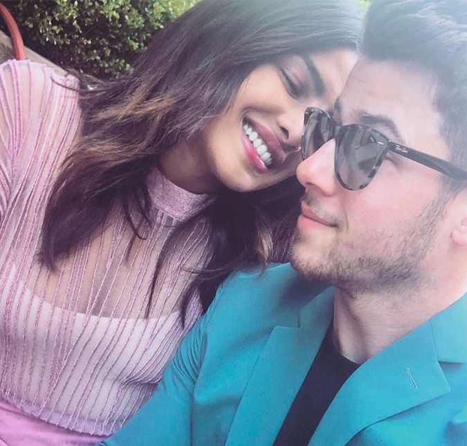 Ao Entertainment Tonight, o cantor ainda disse que sua conexão com Priyanka foi imediata: - Foi uma coisa instantânea. Eu sabia que, uma vez que estivéssemos juntos, eu teria uma parceira para a vida e uma companheira de equipe, alguém com quem eu poderia contar nos bons e maus momentos, e esse era o objetivo.